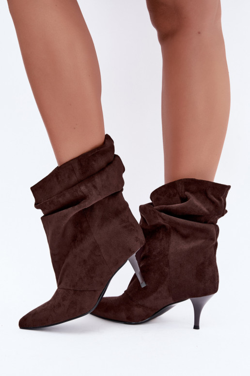 Botines color chocolate de slip-on con tacones delgados Slouchy Yesenia