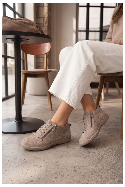 Zapatos de mujer en ante sintético color arena Brindle