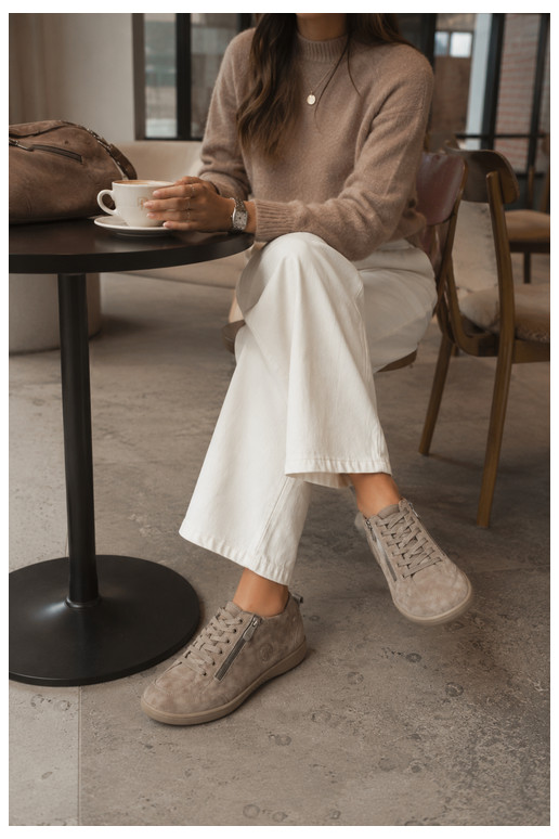 Zapatos de mujer en ante sintético color arena Brindle