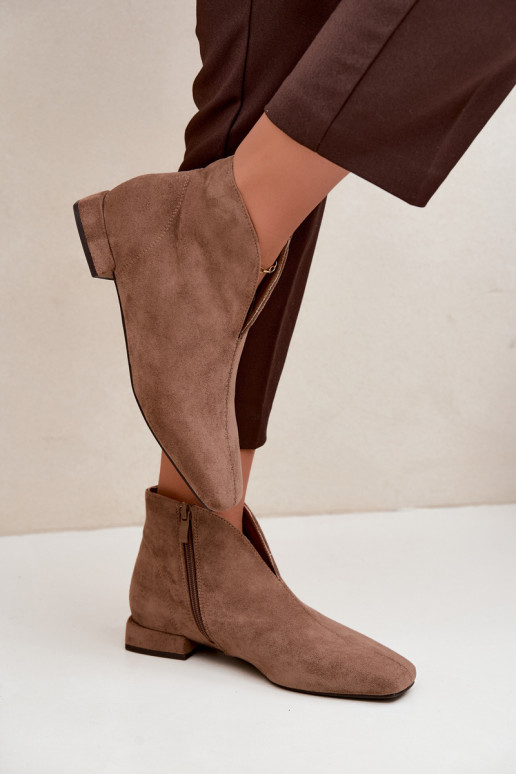 Botines bajos color arena Cut Out con tacones anchos Canella