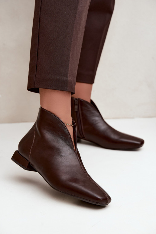 Botines bajos marrón oscuro Cut Out con tacones anchos de piel sintética Canella