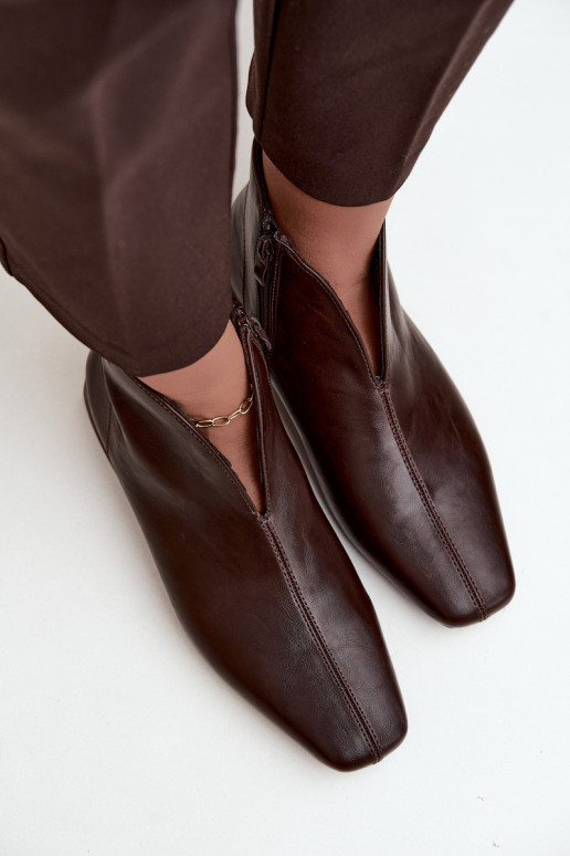 Botines bajos marrón oscuro Cut Out con tacones anchos de piel sintética Canella