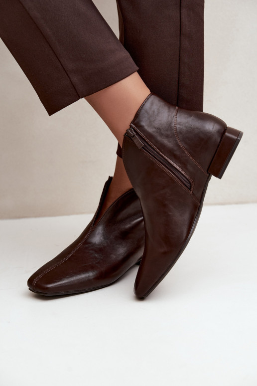 Botines bajos marrón oscuro Cut Out con tacones anchos de piel sintética Canella