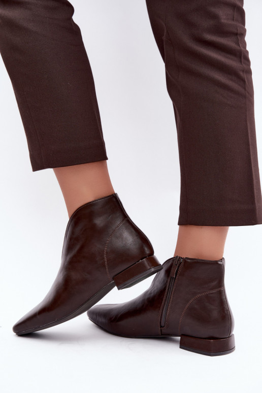 Botines bajos marrón oscuro Cut Out con tacones anchos de piel sintética Canella