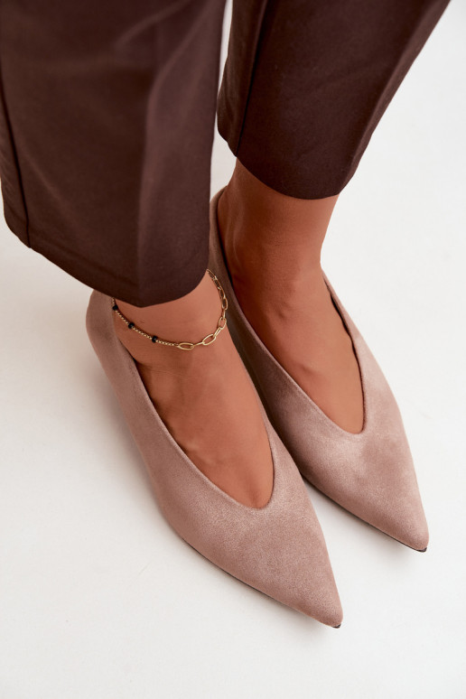 Zapatos de ante color arena con Kitten Heel Nuretta