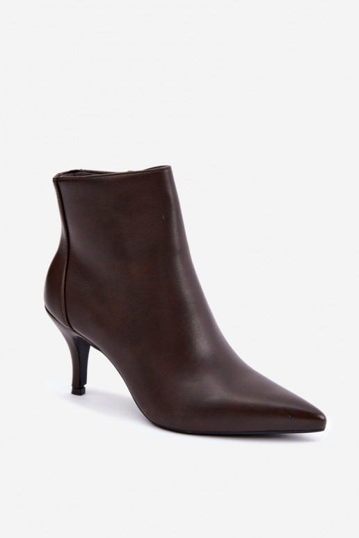Botines con tacones delgados, punta afilada, en cuero sintético color chocolate Niretta