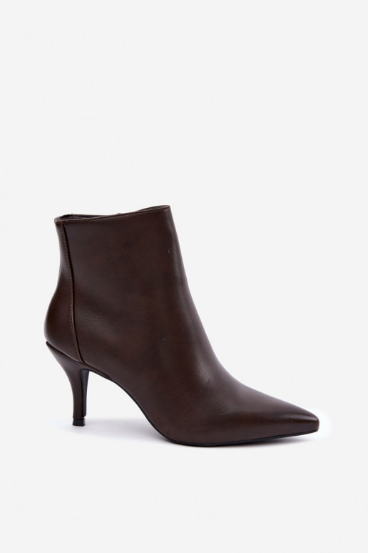 Botines con tacones delgados, punta afilada, en cuero sintético color chocolate Niretta