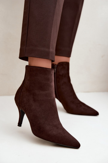 Botines de ante sintético color chocolate con tacones puntiagudos Niretta 2