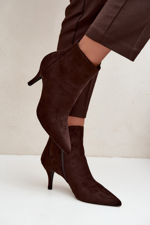 Botines de ante sintético color chocolate con tacones puntiagudos Niretta