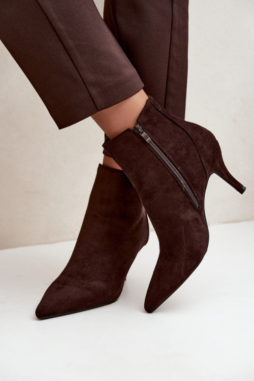 Botines de ante sintético color chocolate con tacones puntiagudos Niretta