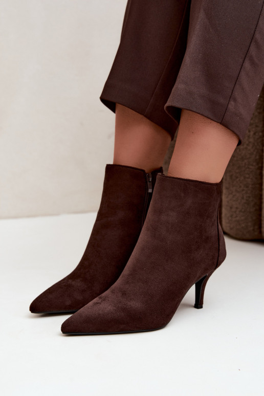 Botines de ante sintético color chocolate con tacones puntiagudos Niretta