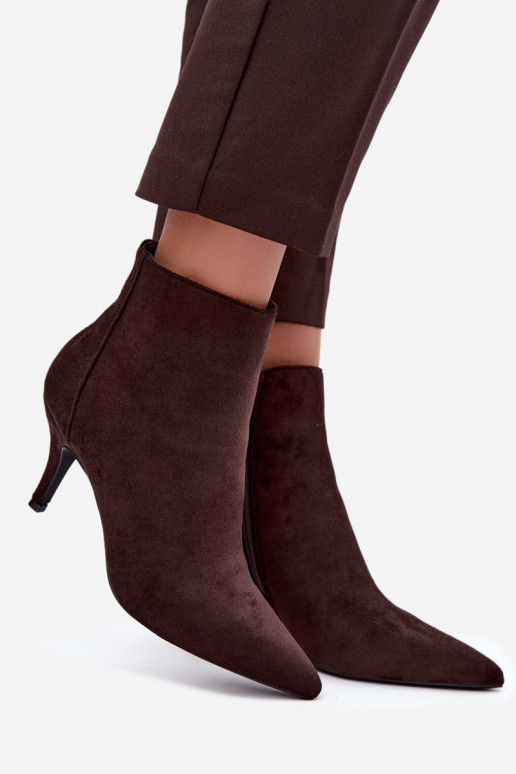 Botines de ante sintético color chocolate con tacones puntiagudos Niretta