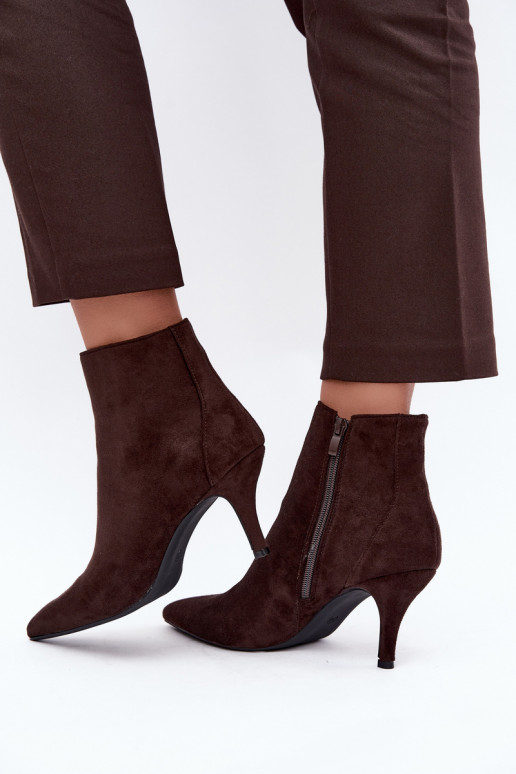 Botines de ante sintético color chocolate con tacones puntiagudos Niretta