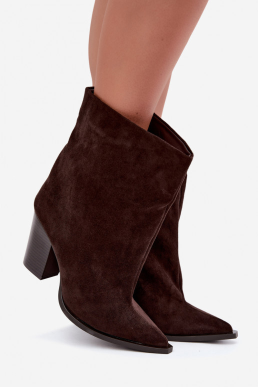 Botines de mujer con punta afilada en color chocolate Hileta
