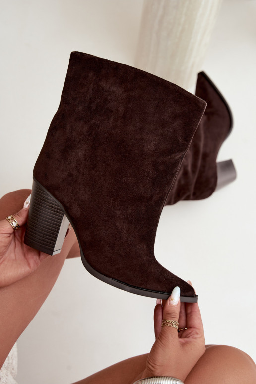 Botines de mujer con punta afilada en color chocolate Hileta