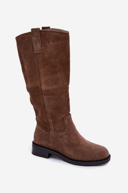 Botas marrones de ante aisladas Ashmere