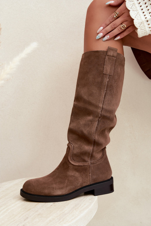 Botas marrones de ante aisladas Ashmere