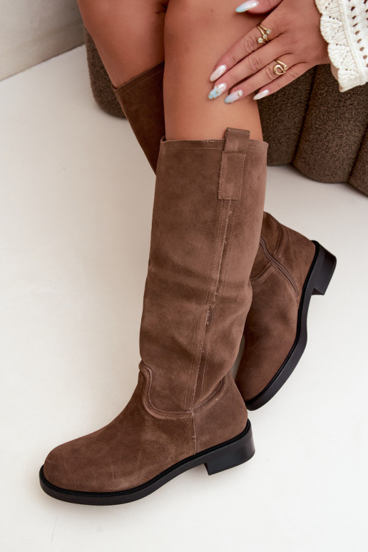 Botas marrones de ante aisladas Ashmere