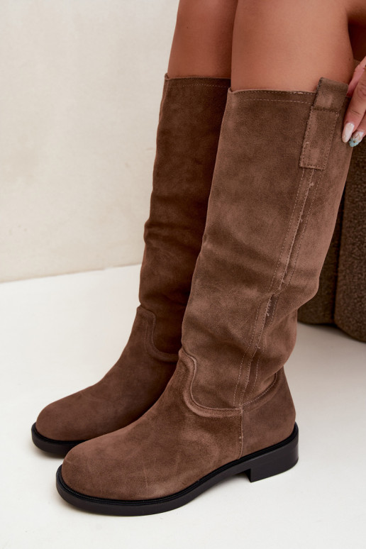 Botas marrones de ante aisladas Ashmere