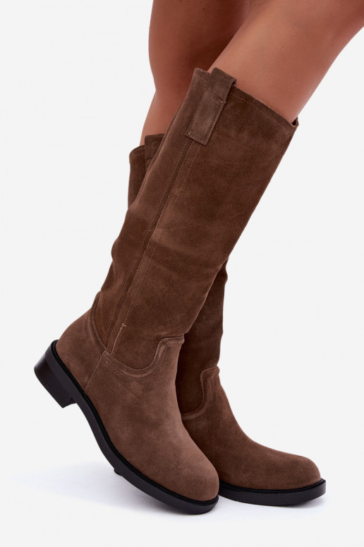 Botas marrones de ante aisladas Ashmere