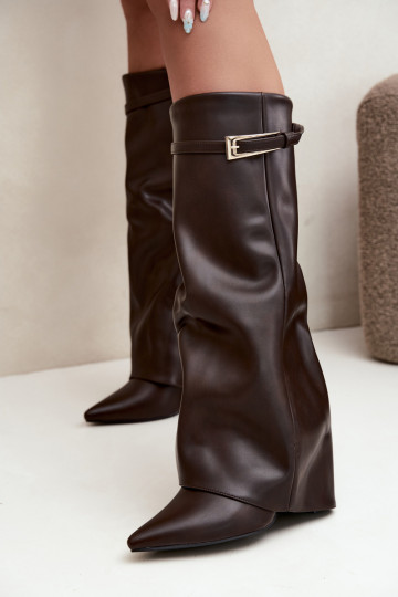 Botas de chocolate con tacón y hebillas Amrie 2