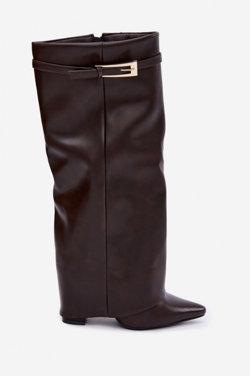 Botas de chocolate con tacón y hebillas Amrie