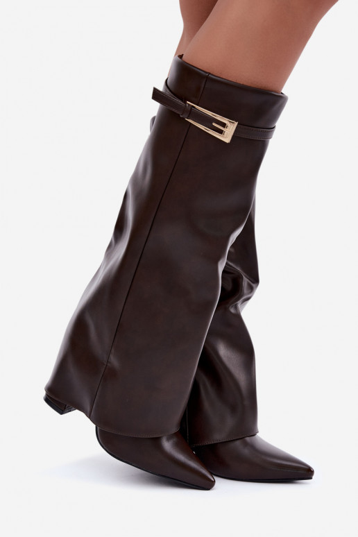 Botas de chocolate con tacón y hebillas Amrie