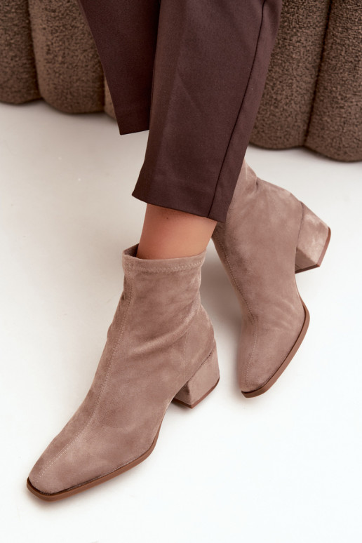 Botines de mujer con tacón tipo Klocek en color caqui Rosley