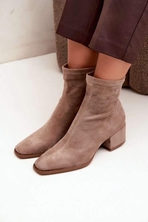Botines de mujer con tacón tipo Klocek en color caqui Rosley