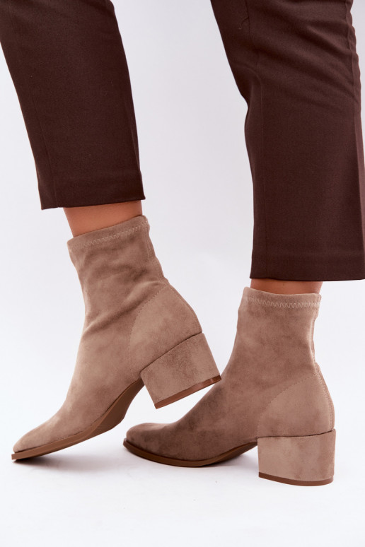 Botines de mujer con tacón tipo Klocek en color caqui Rosley