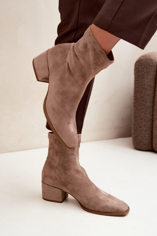 Botines de mujer con tacón tipo Klocek en color caqui Rosley