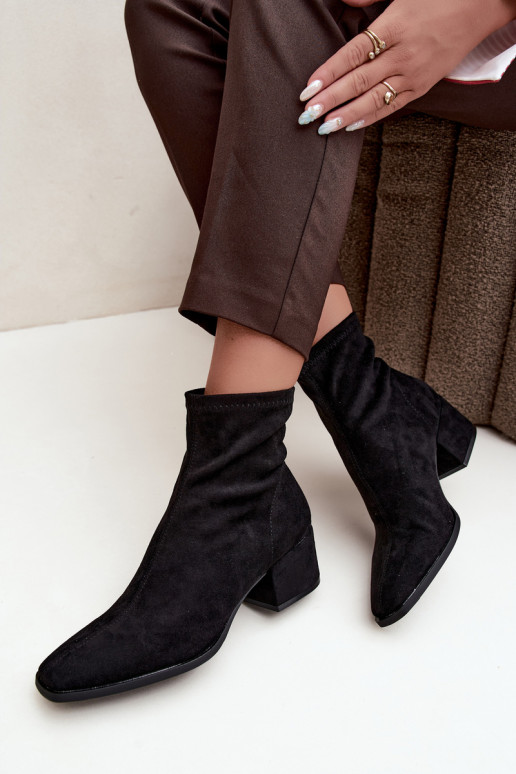 Botines de mujer con tacón tipo Klocek en color negro Rosley