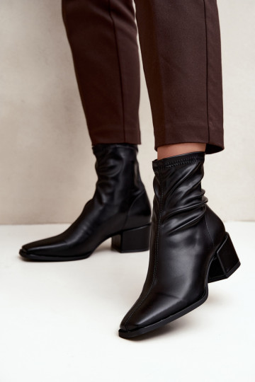 Botines de mujer con tacón tipo Klocek de cuero sintético en color negro Rosley