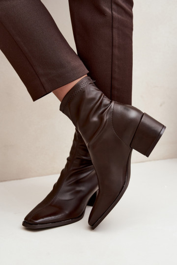 Botines de mujer con tacón tipo Klocek de cuero sintético en color chocolate Rosley