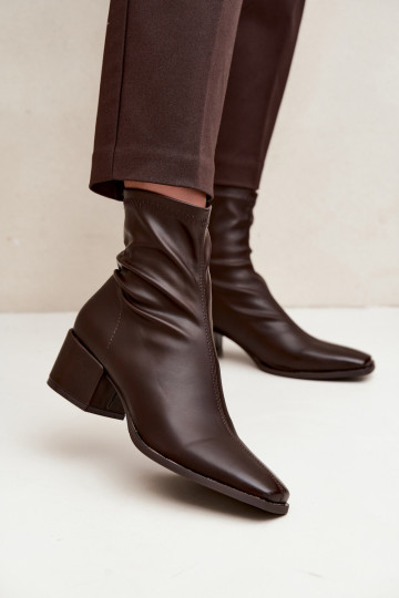 Botines de mujer con tacón tipo Klocek de cuero sintético en color chocolate Rosley 2