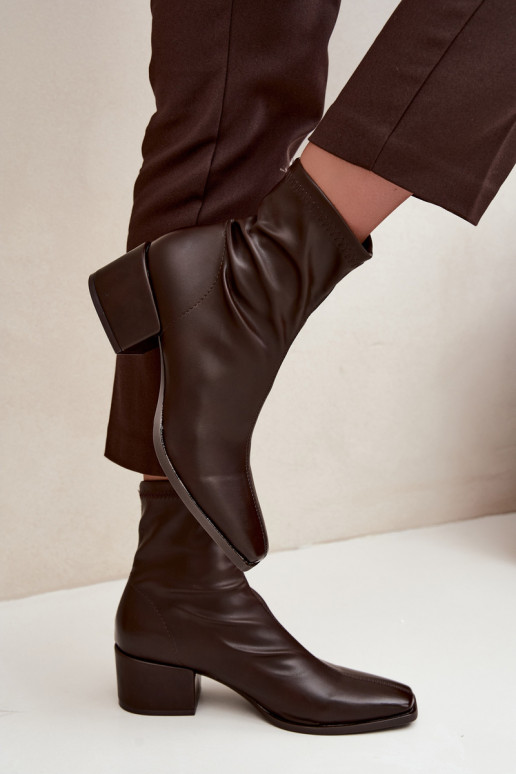 Botines de mujer con tacón tipo Klocek de cuero sintético en color chocolate Rosley