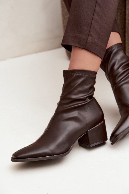 Botines de mujer con tacón tipo Klocek de cuero sintético en color chocolate Rosley