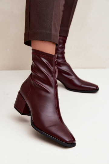 Botines de mujer con tacón tipo Klocek de cuero sintético en color burdeos Rosley 2