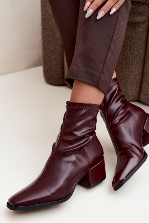 Botines de mujer con tacón tipo Klocek de cuero sintético en color burdeos Rosley