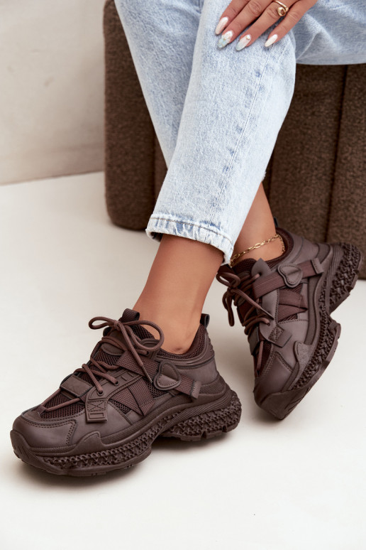 zapatillas con rayas en color chocolate Ellery