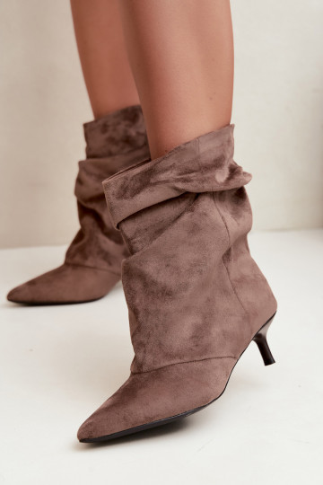 botines slouchy de tacón en color caqui Farren 2