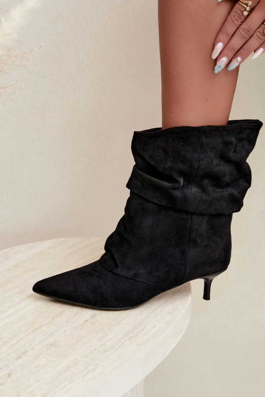 botines slouchy de tacón en color negro Farren