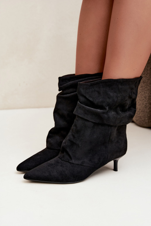 botines slouchy de tacón en color negro Farren