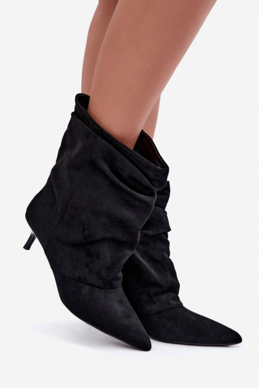 botines slouchy de tacón en color negro Farren