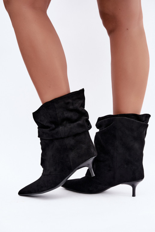 botines slouchy de tacón en color negro Farren