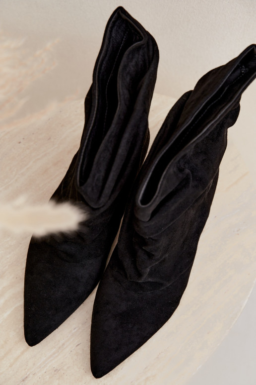 botines slouchy de tacón en color negro Farren