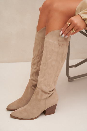 botas altas de estilo vaquero para mujer con tacones en color arena Glenor 2