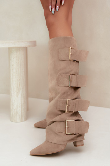 botas altas para mujer con caña cosida en color oro con hebillas en color caqui Isa