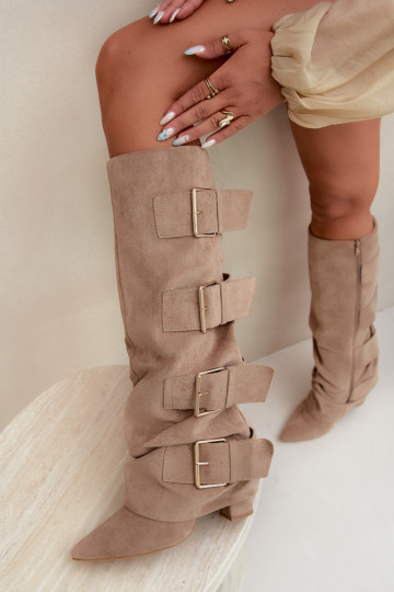 botas altas para mujer con caña cosida en color oro con hebillas en color caqui Isa 2