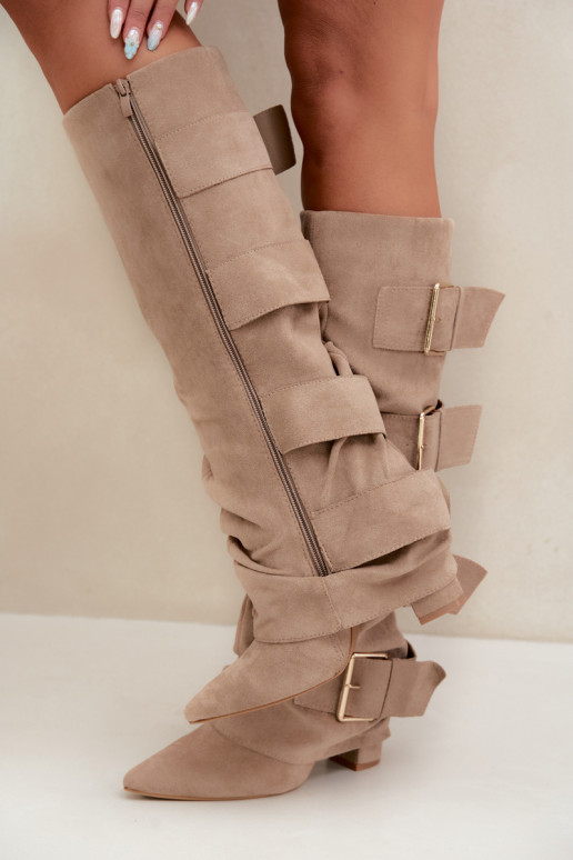botas altas para mujer con caña cosida en color oro con hebillas en color caqui Isa